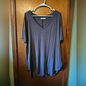 🎄 Zenana black v neck tee